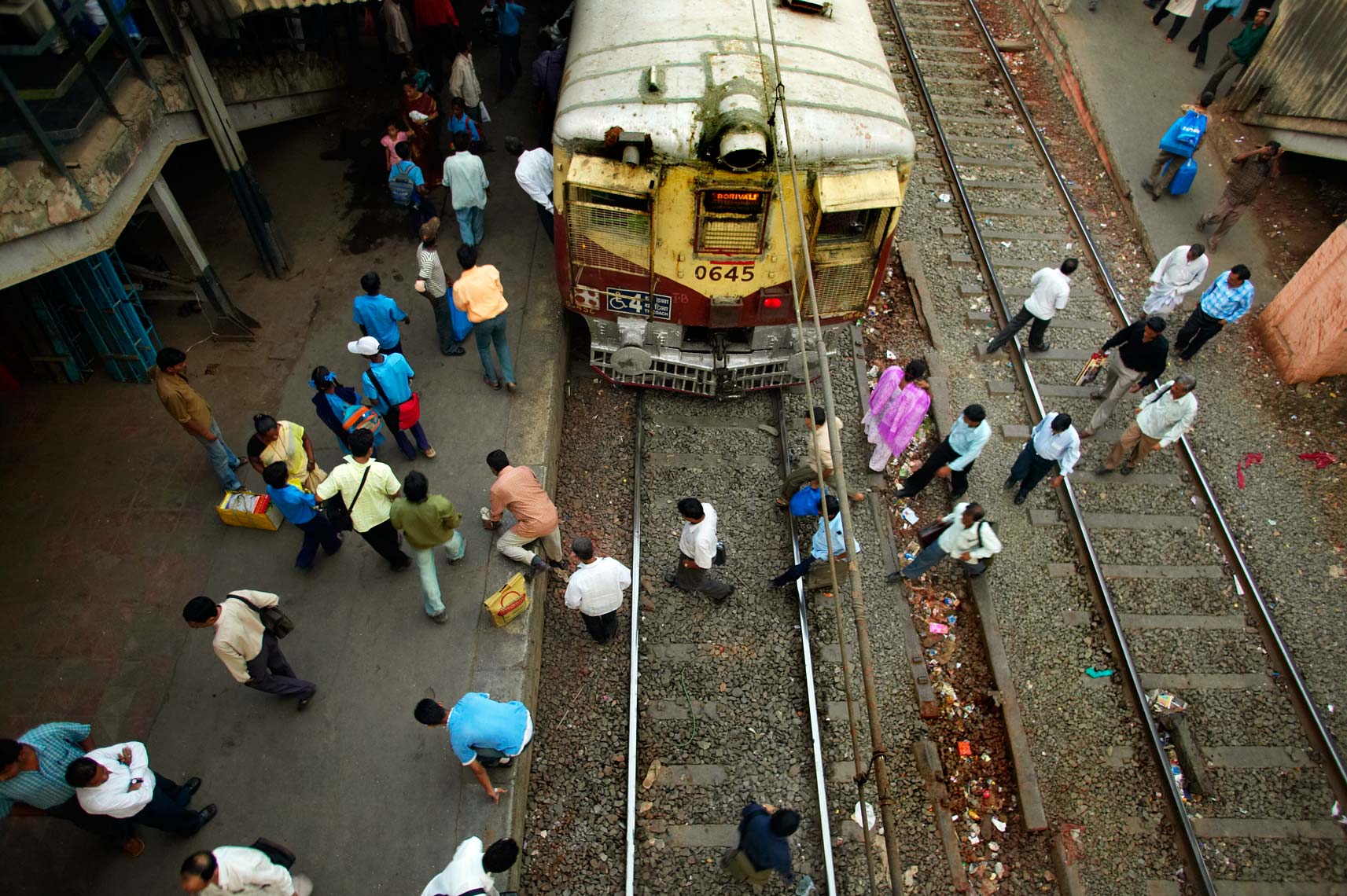 mumbai_trains1071.jpg
