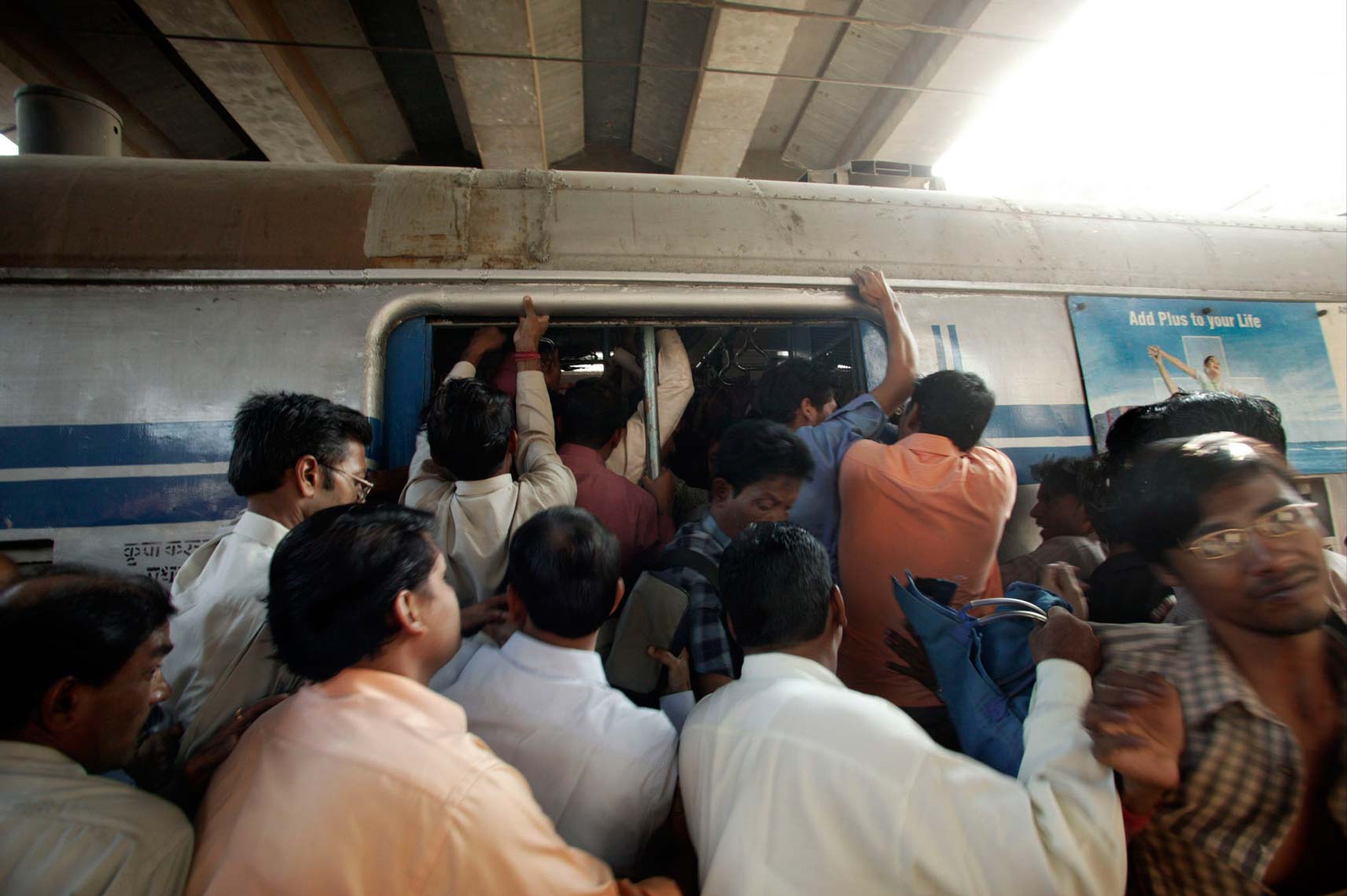 mumbai_trains1223.jpg