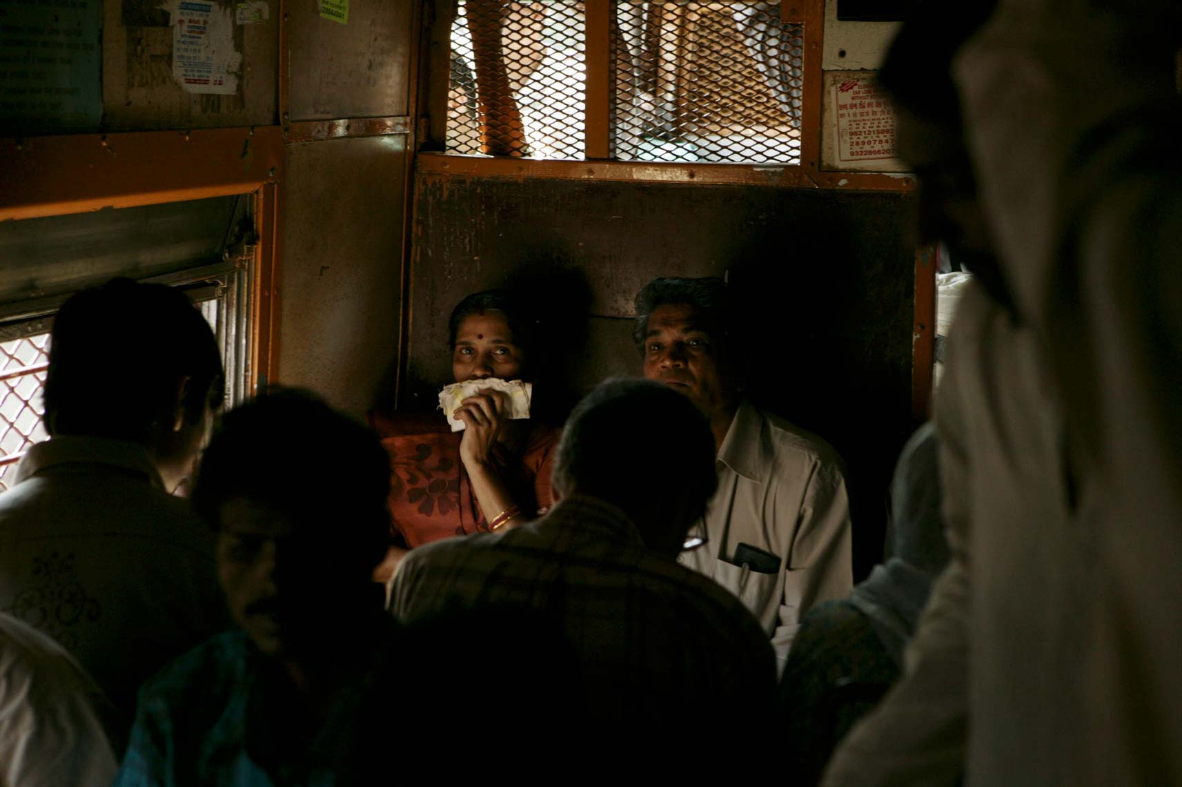 mumbai_trains435.jpg