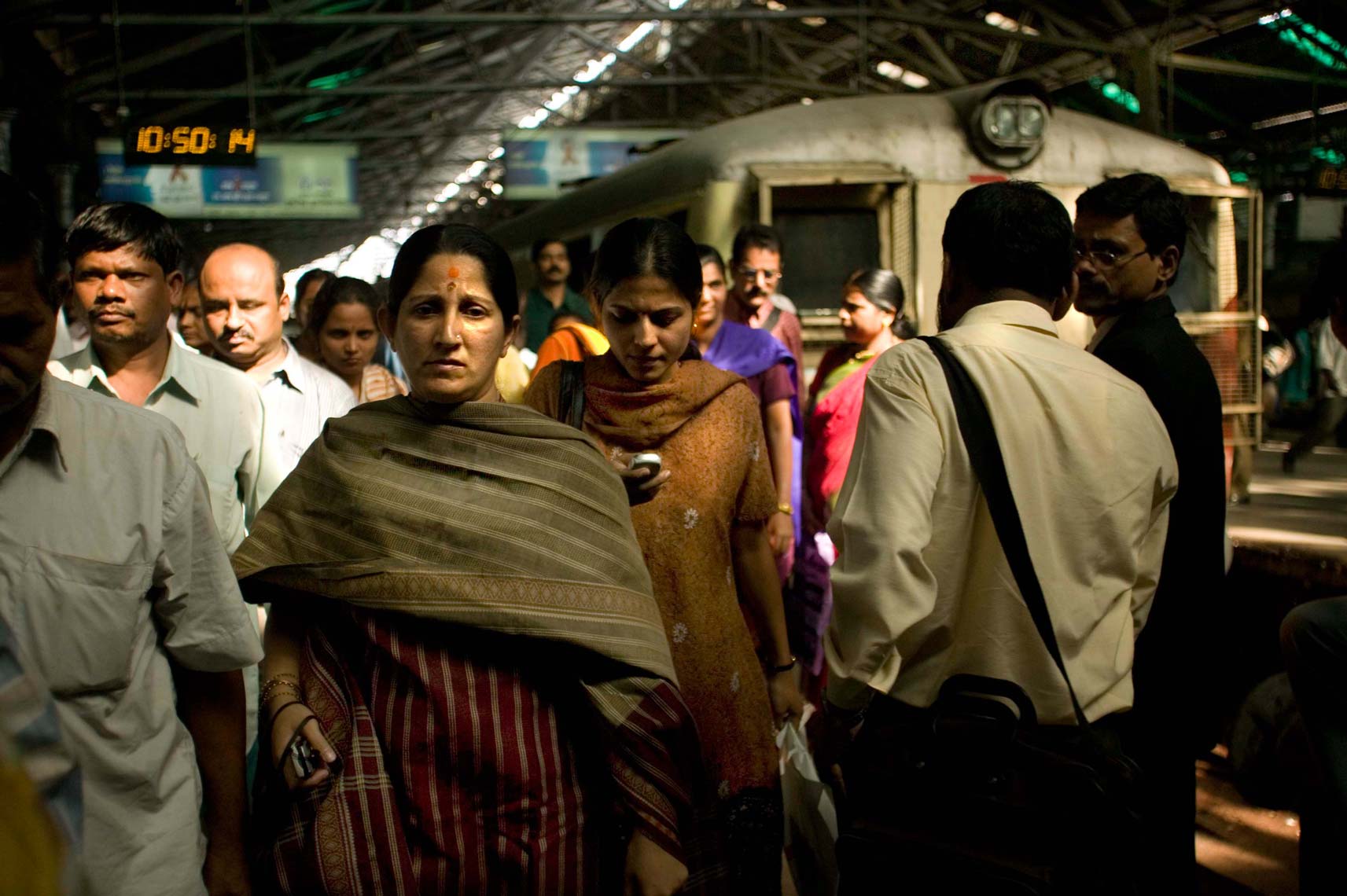 mumbai_trains564.jpg