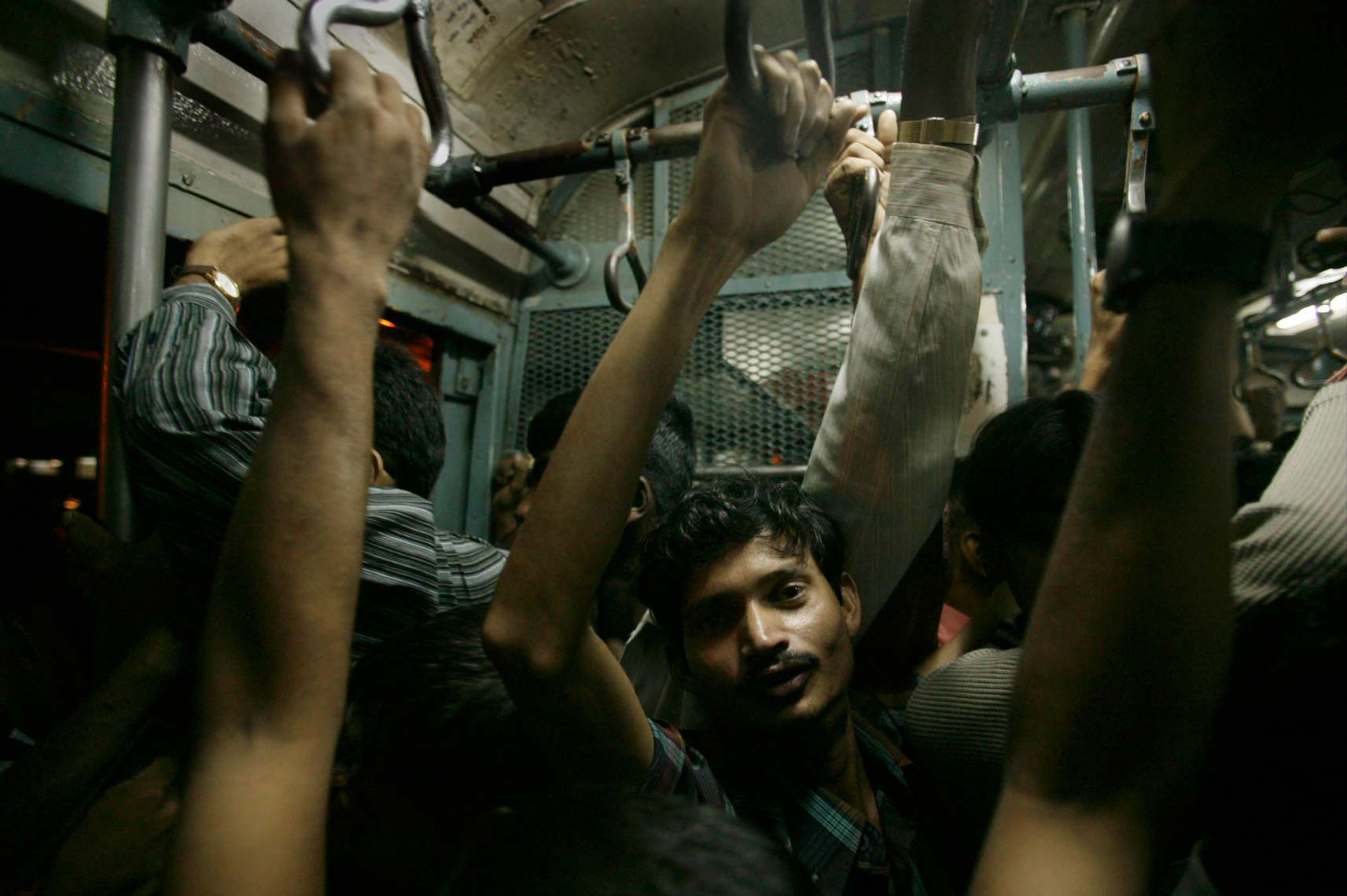 mumbai_trains983.jpg